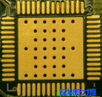 這是最不好的通孔設計，貫穿通孔直接擺放于QFN的接地散熱墊上，制造上無法確保其錫量，也就無法確保焊接良好。