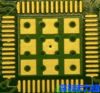 這個通孔的設計勉強可以接受，只剩下正中間一個通孔沒有塞孔，而且孔徑也變小了。