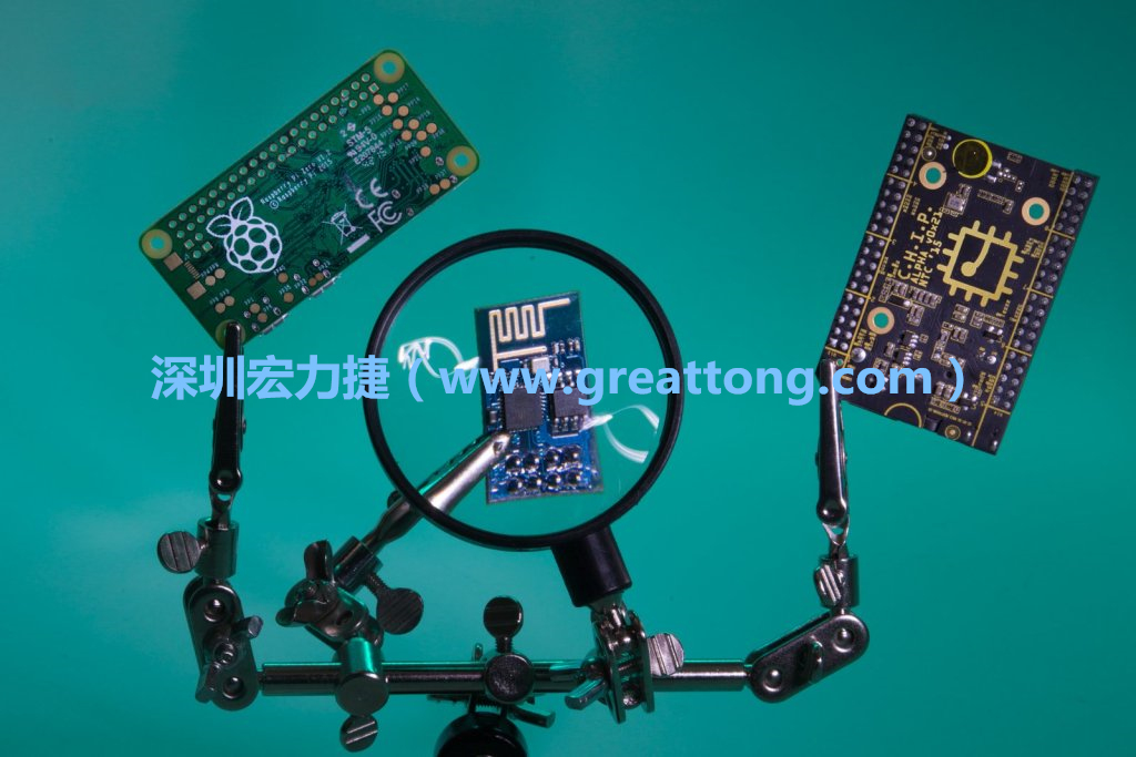 A Raspberry Pi Zero、ESP8266和CHIP。
