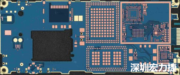 手機可用的PCB空間相當小，而1片式的設計是節(jié)省成本的作法，如何做到區(qū)隔不同子系統(tǒng)、降低雜訊干擾，是設計關鍵。