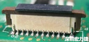 一開始的 connector 把 塑膠蓋子(cap) 塞到了 connector 的接觸彈片內(nèi)側(cè)。