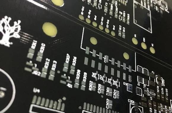 如何確定PCB的基板材料？