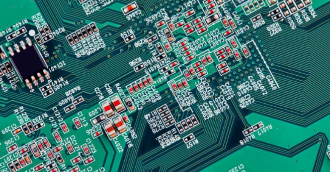 你能在這個復雜的PCB中找到垂直布線嗎？反正我不能